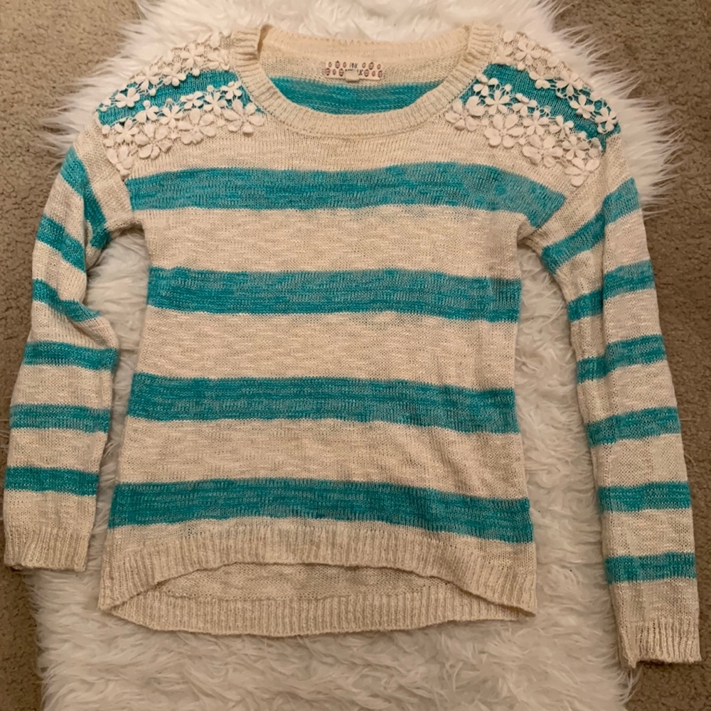 Girls flower shoulder Sweater